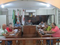 Prefeito apresenta Projetos de Lei para incentivar economia do município