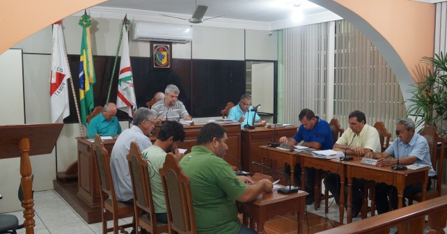 Projeto de lei que regulariza uso de recipientes de vidro durante festas é aprovado na Câmara